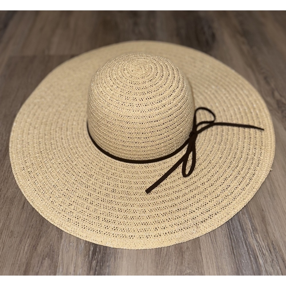 Old Navy Wide Brim Straw Sun Hat
